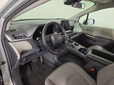 2023 Toyota Sienna LE 8 Passenger