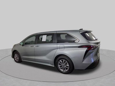 2023 Toyota Sienna LE 8 Passenger