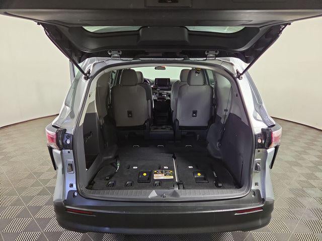 2023 Toyota Sienna LE 8 Passenger