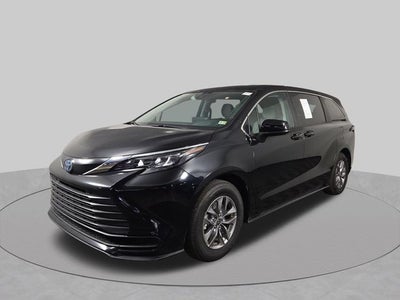 2024 Toyota Sienna LE 8 Passenger
