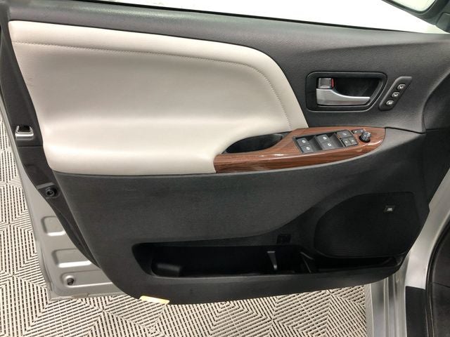 2019 Toyota Sienna Limited Premium 7 Passenger