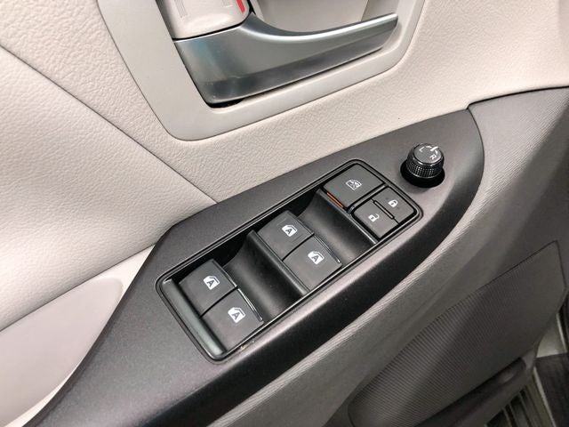 2018 Toyota Sienna LE 7 Passenger