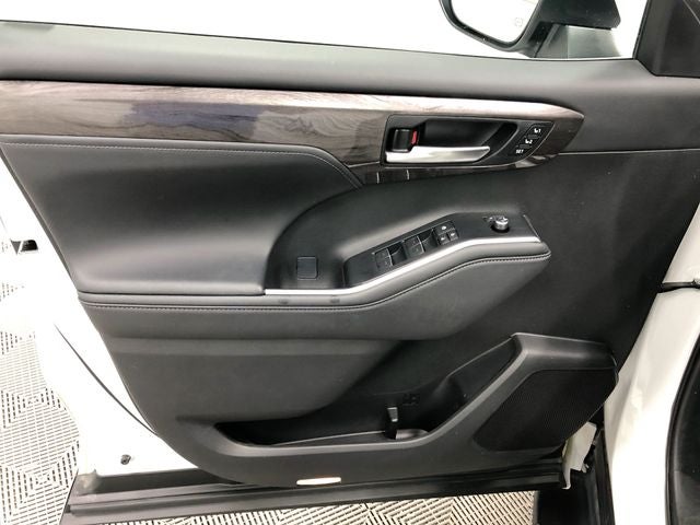 2025 Toyota Highlander Platinum