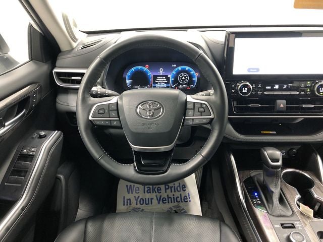 2025 Toyota Highlander Platinum