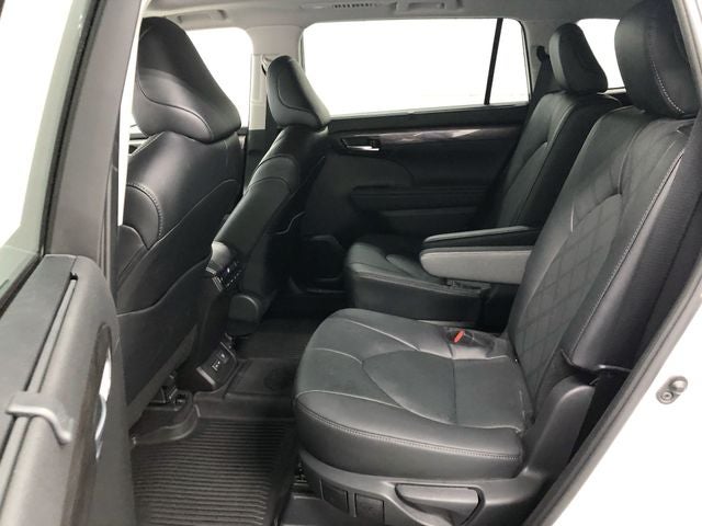 2025 Toyota Highlander Platinum