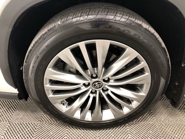2025 Toyota Highlander Platinum