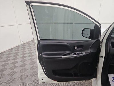 2020 Toyota Sienna SE Premium 8 Passenger