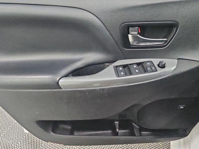 2020 Toyota Sienna SE Premium 8 Passenger