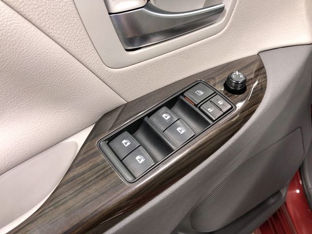 2019 Toyota Sienna XLE 8 Passenger