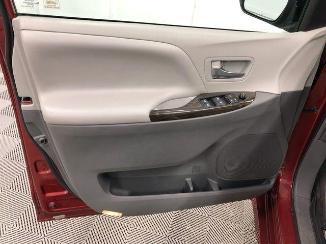 2019 Toyota Sienna XLE 8 Passenger