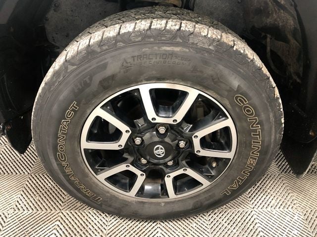 2017 Toyota 4X4 TUNDRA CREWMAX SR5 5.7L SR5