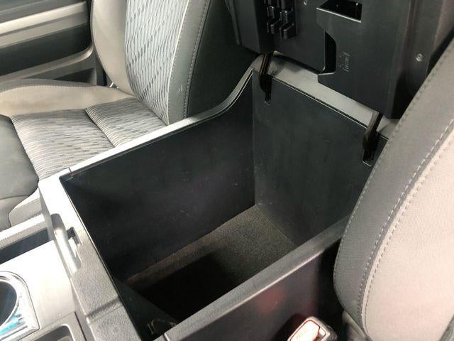 2017 Toyota 4X4 TUNDRA CREWMAX SR5 5.7L SR5