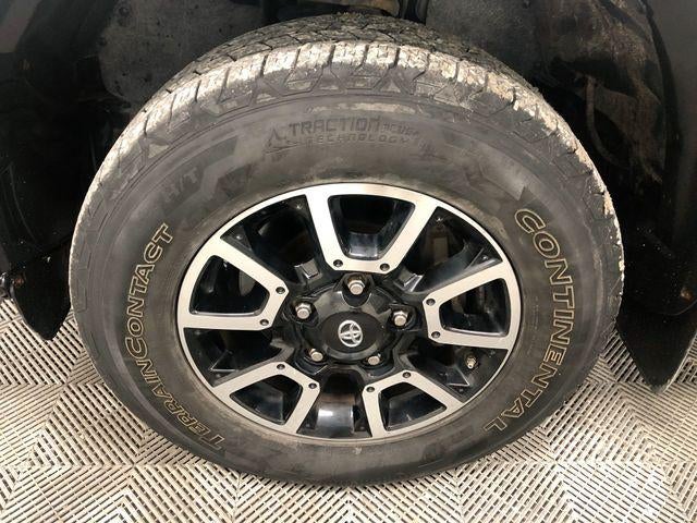 2017 Toyota 4X4 TUNDRA CREWMAX SR5 5.7L SR5