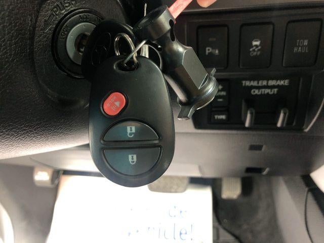 2017 Toyota 4X4 TUNDRA CREWMAX SR5 5.7L SR5