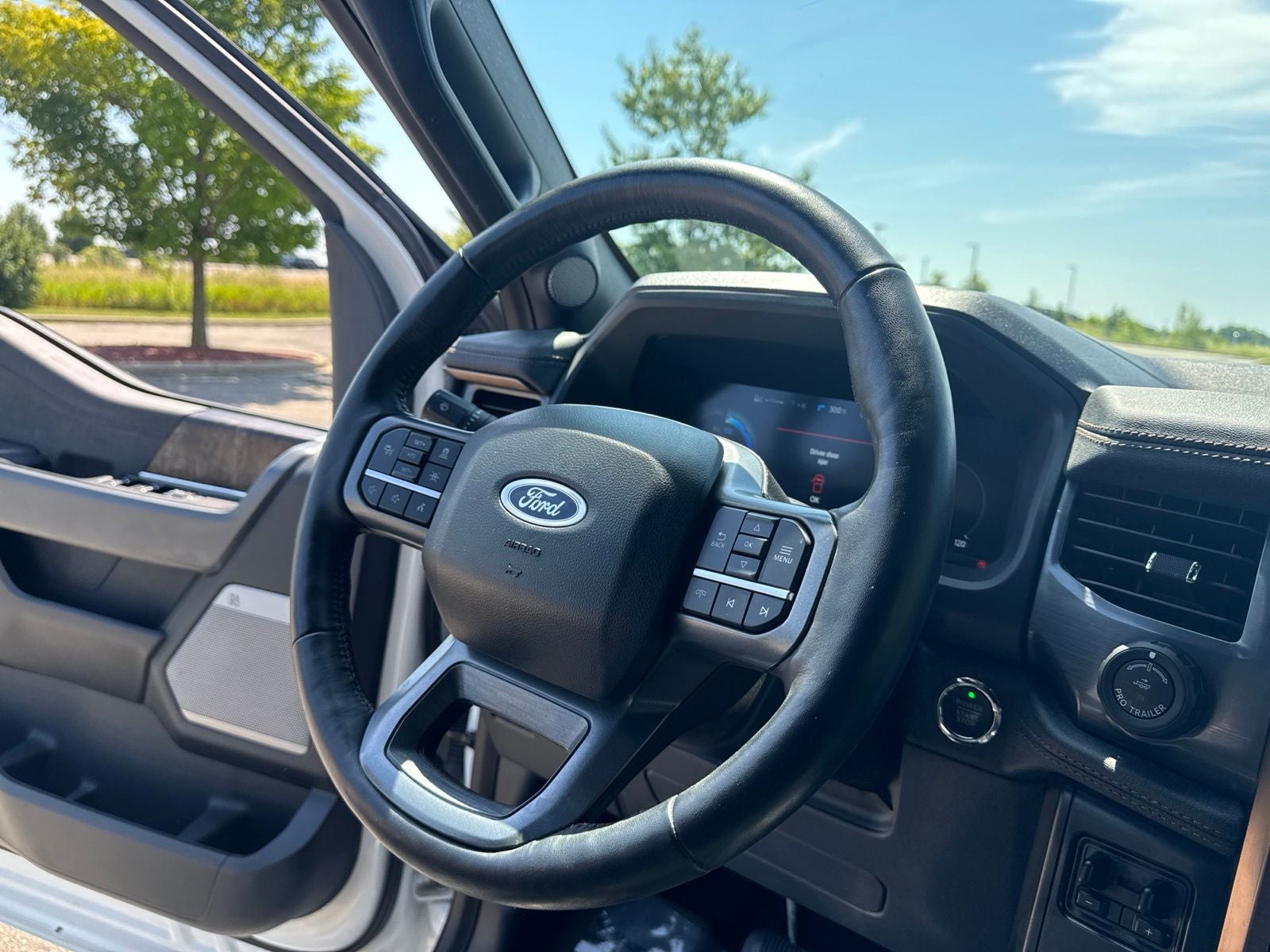 2023 Ford F-150 Lightning Lariat