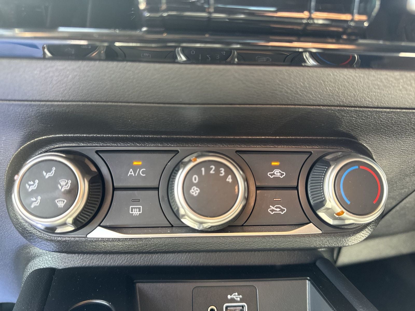 2025 Nissan Kicks S