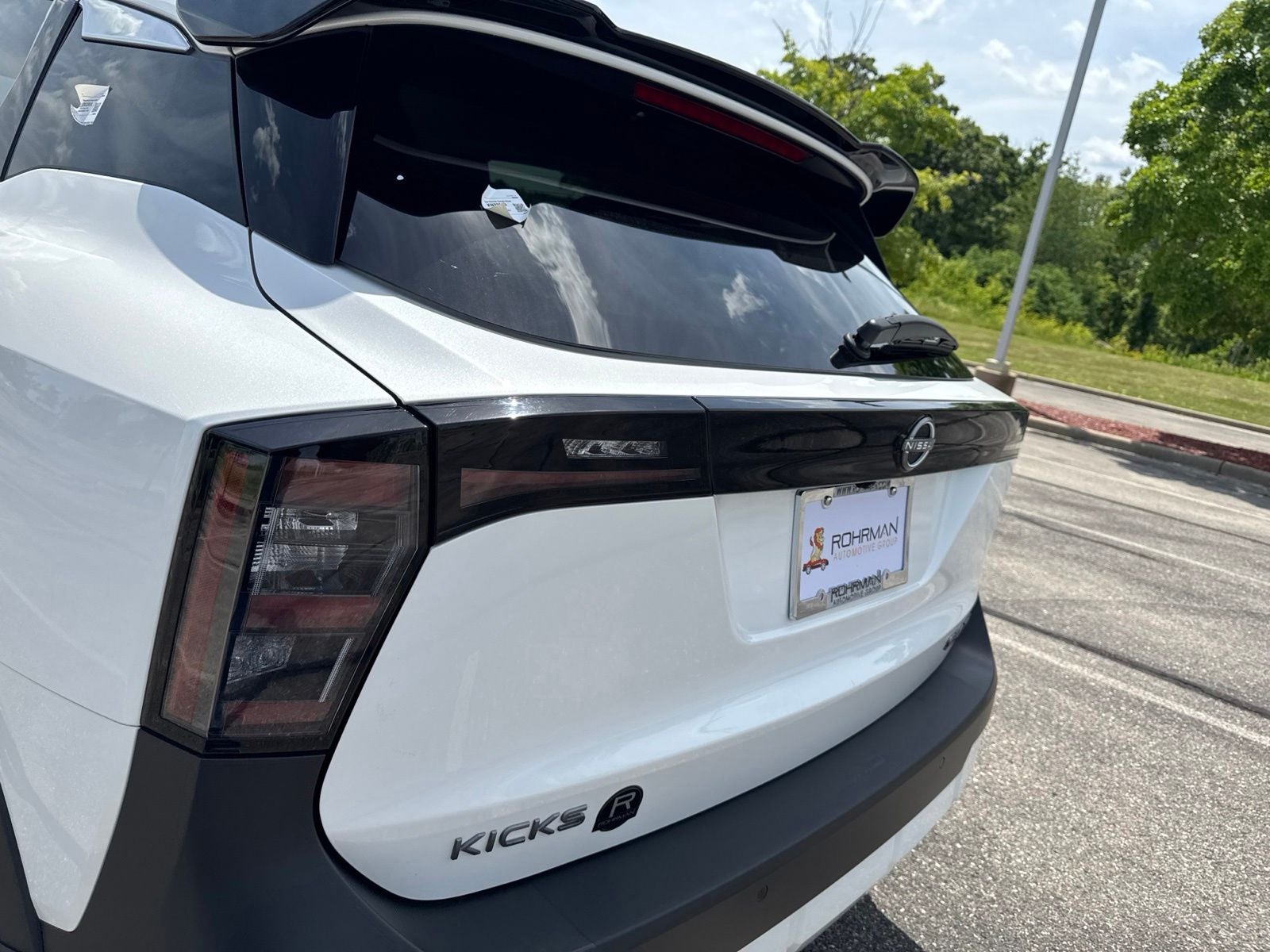 2025 Nissan Kicks SR
