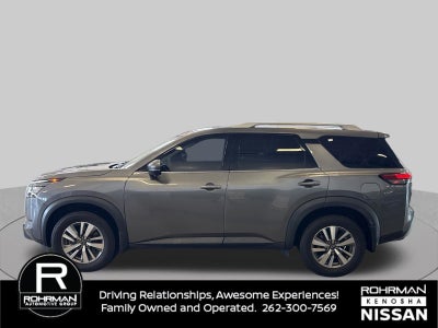 2022 Nissan Pathfinder SL