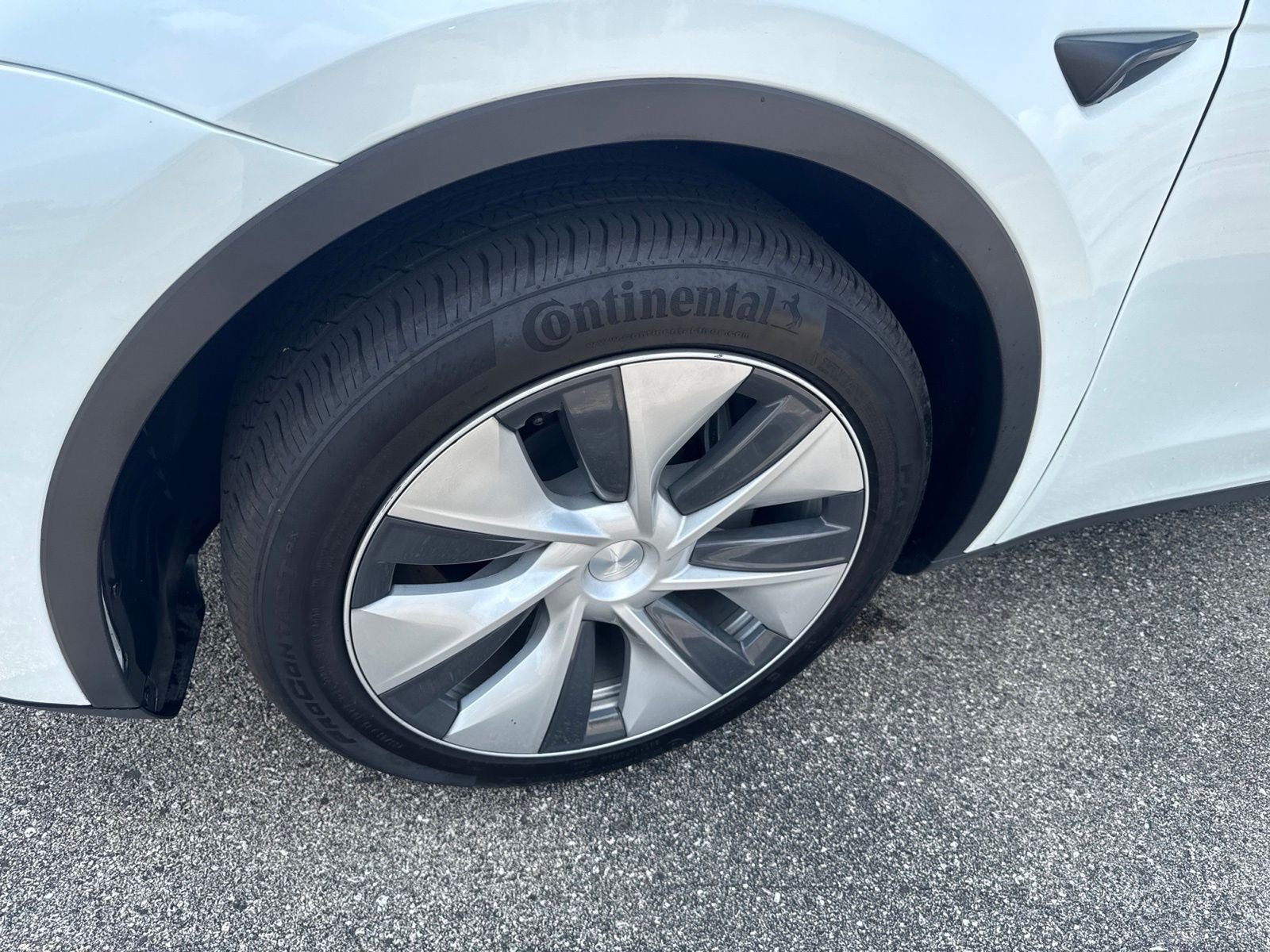 2024 Tesla Model Y Standard Range