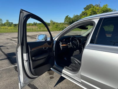 2021 Volvo XC90 T6 Momentum