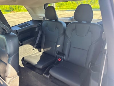 2021 Volvo XC90 T6 Momentum