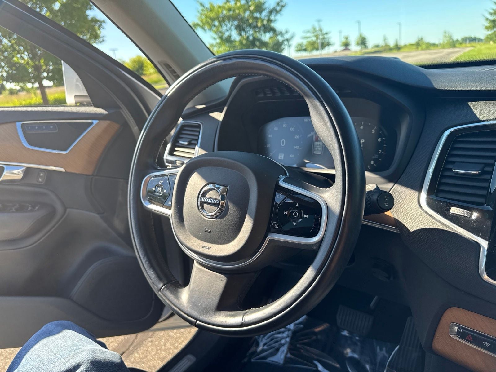 2021 Volvo XC90 T6 Momentum