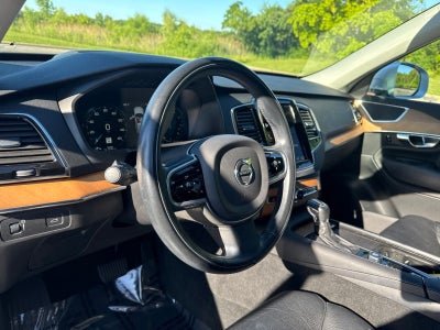 2021 Volvo XC90 T6 Momentum