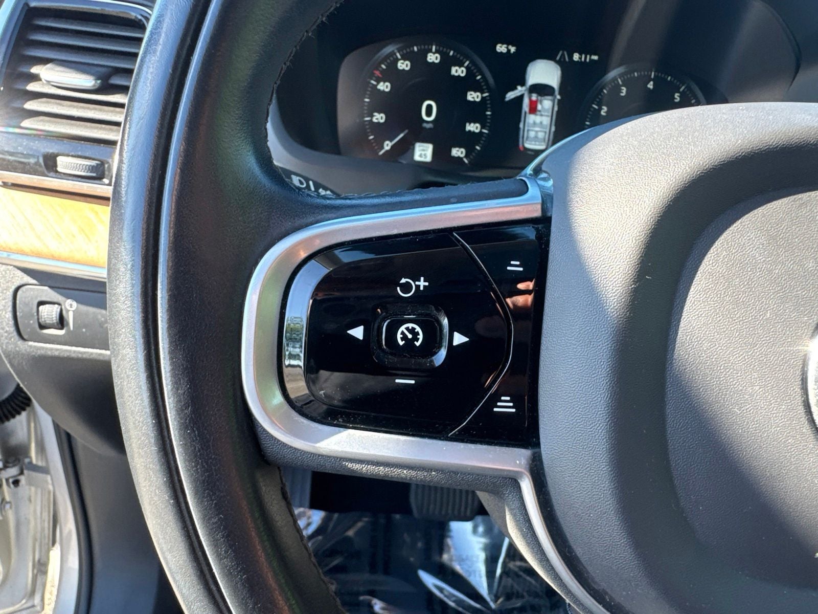 2021 Volvo XC90 T6 Momentum