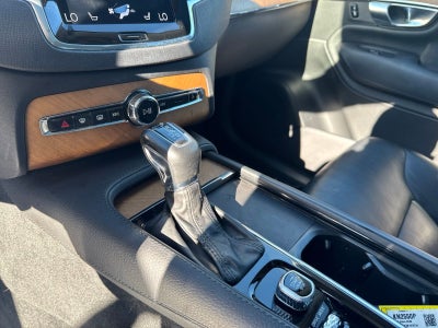 2021 Volvo XC90 T6 Momentum