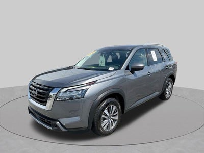 2025 Nissan Pathfinder SL