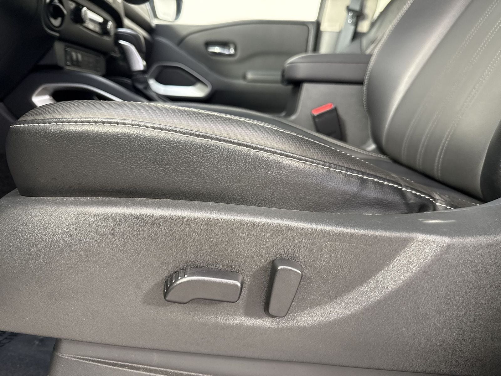 2024 Nissan Frontier SL