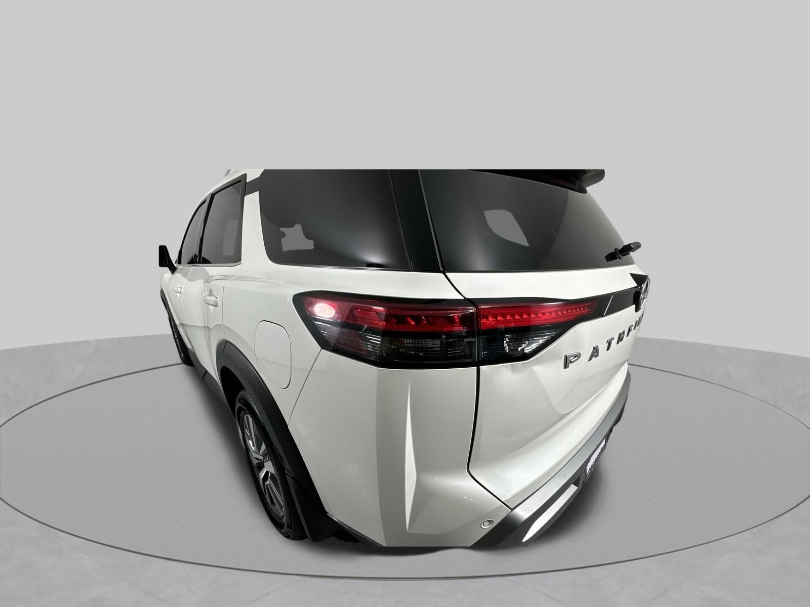 2022 Nissan Pathfinder SL 4WD