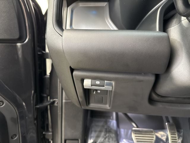 2025 Land Rover Defender 110 OCTA
