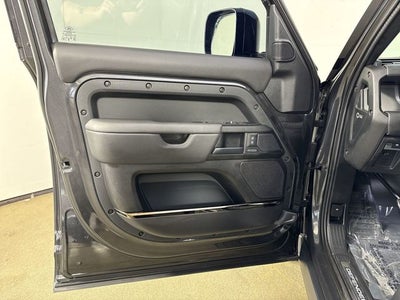 2025 Land Rover Defender 110 OCTA