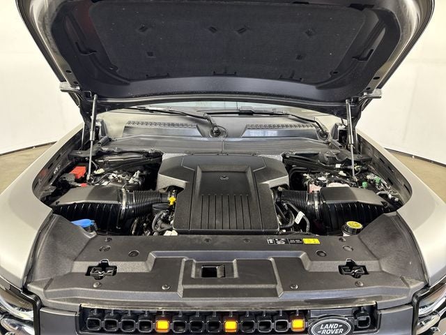 2025 Land Rover Defender 110 OCTA