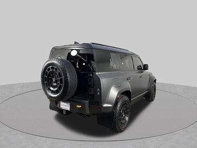 2025 Land Rover Defender 110 OCTA