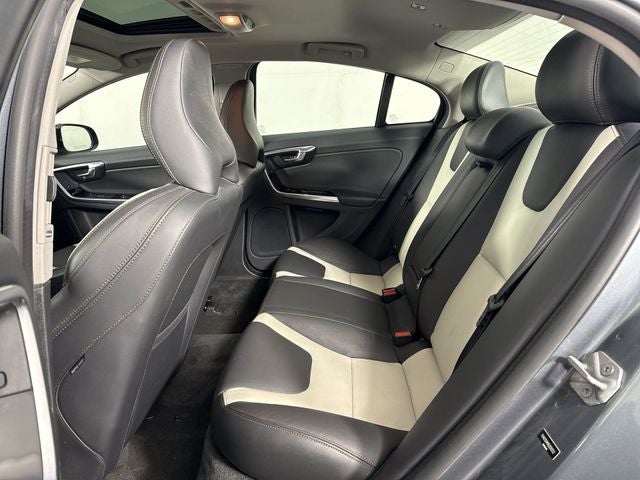 2016 Volvo S60 Cross Country T5 Platinum