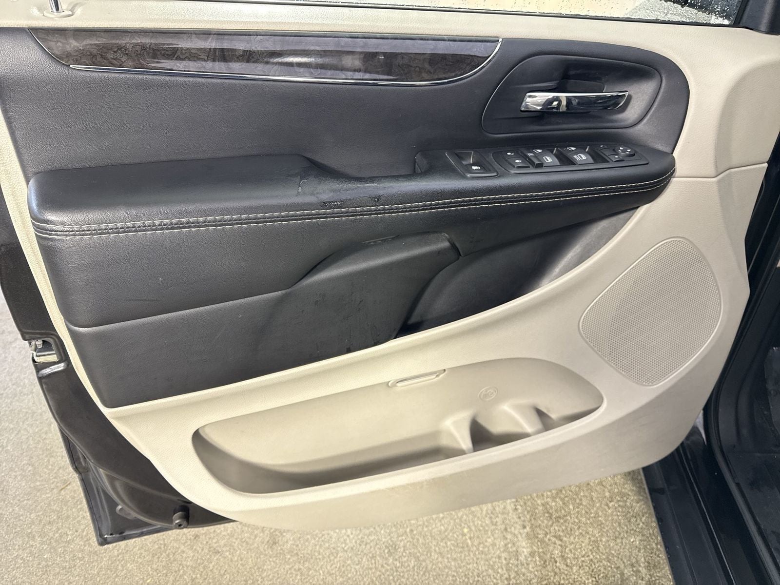 2015 Chrysler Town & Country Touring-L
