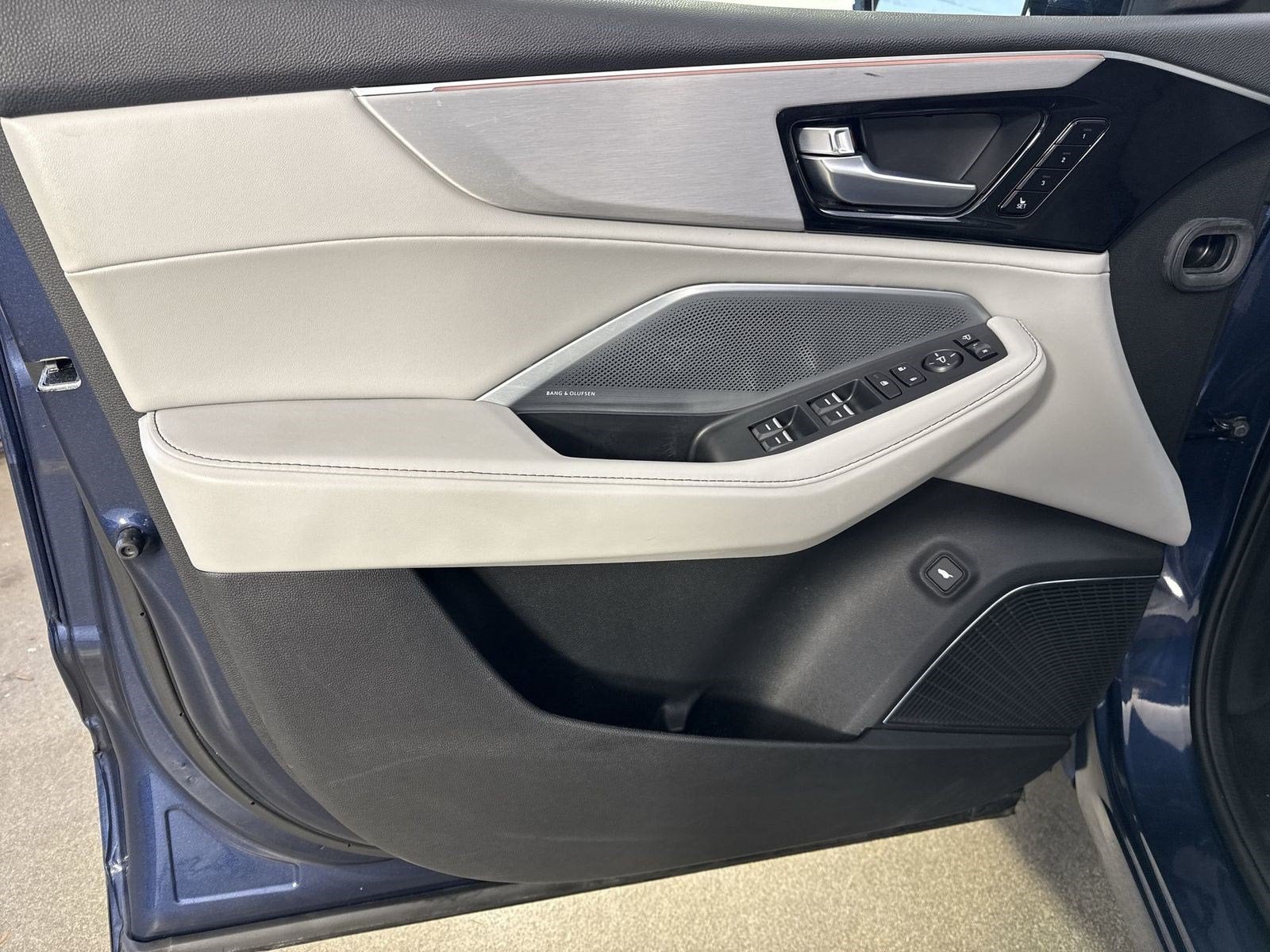 2025 Acura MDX SH-AWD TECH