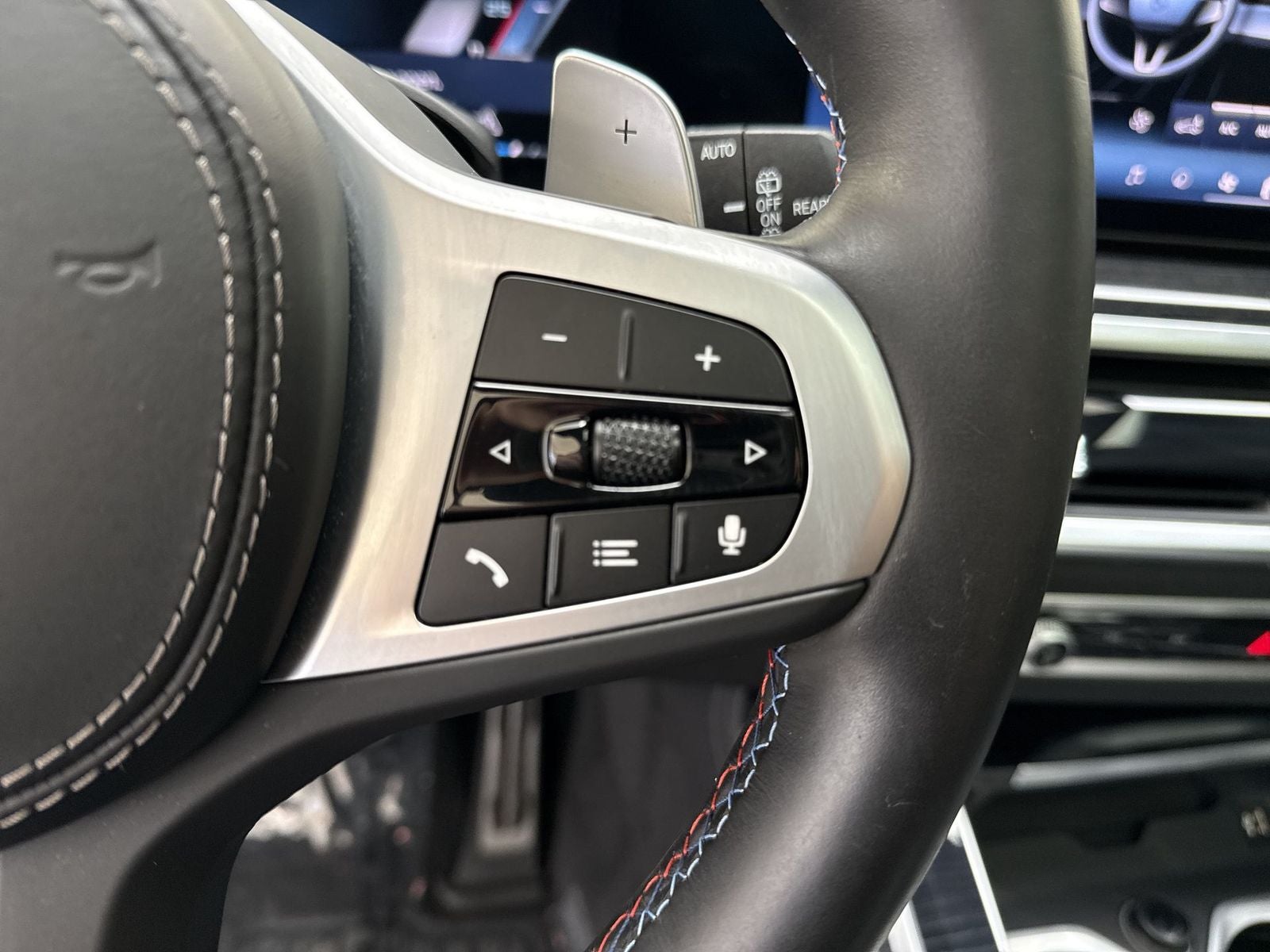 2025 BMW X7 M60i