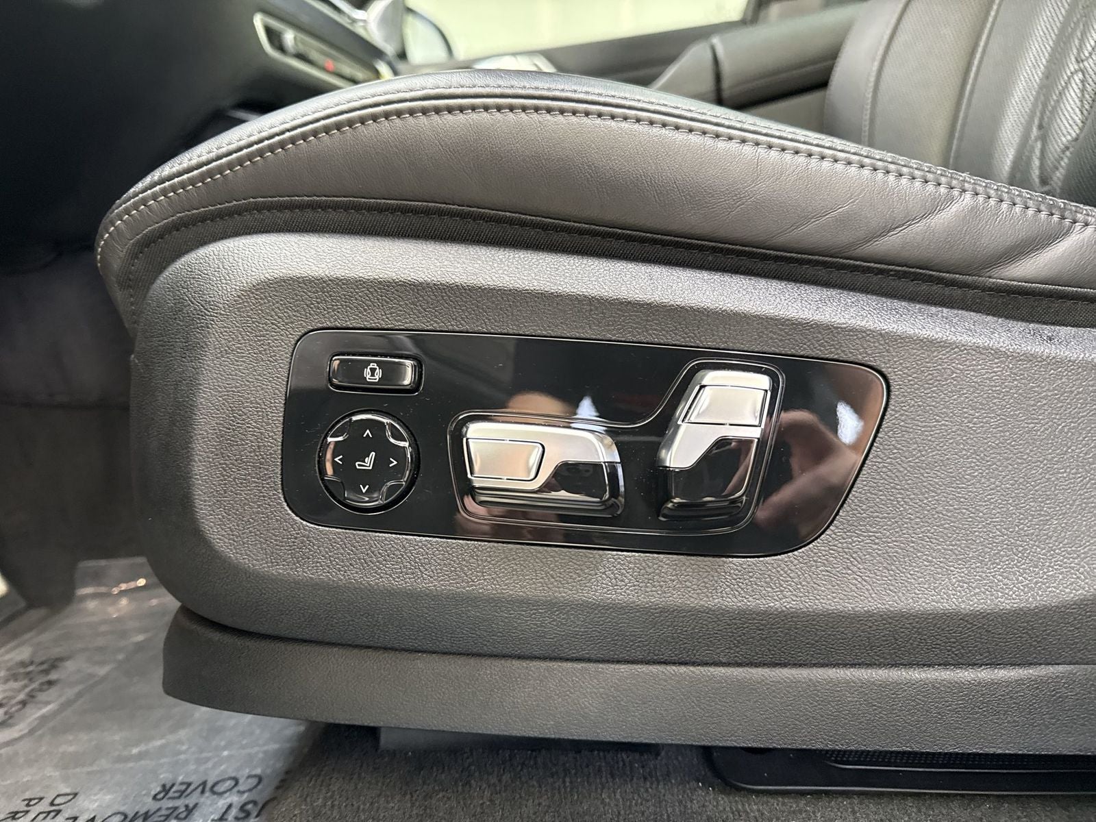 2025 BMW X7 M60i