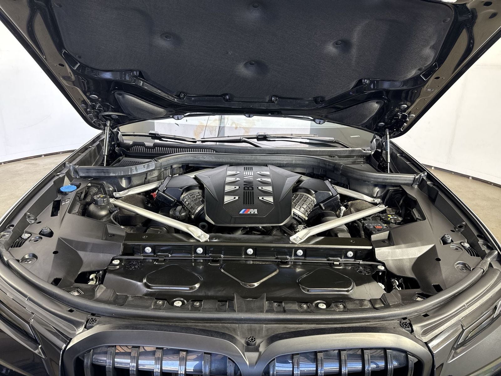 2025 BMW X7 M60i