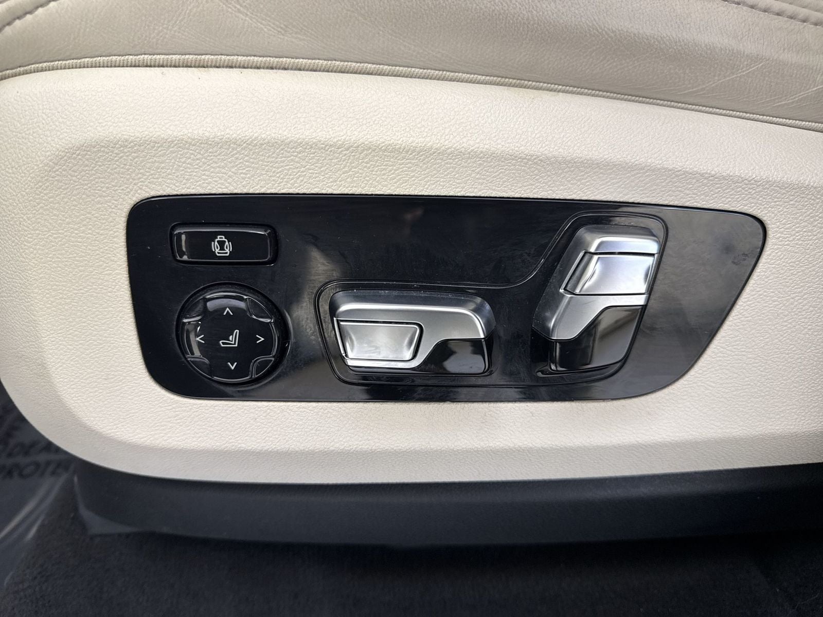 2024 BMW X5 M60i