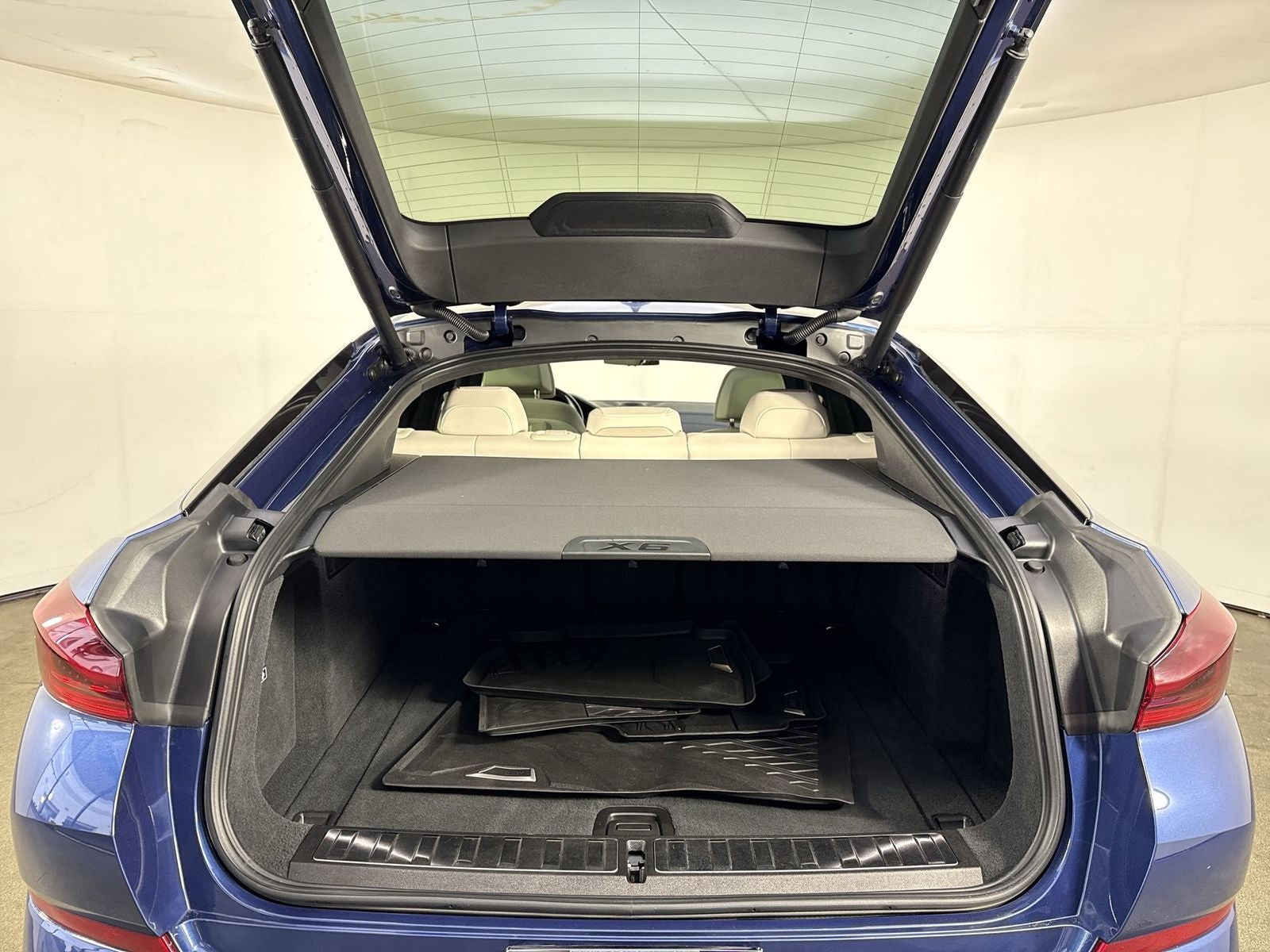 2023 BMW X6 M50i