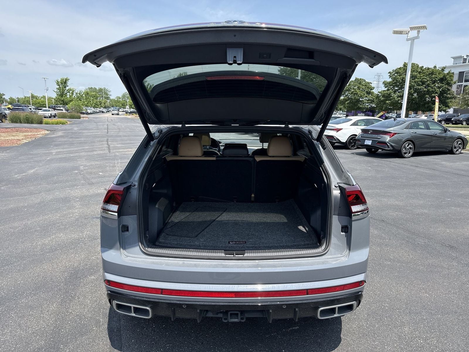 2024 Volkswagen Atlas Cross Sport 2.0T SEL R-Line
