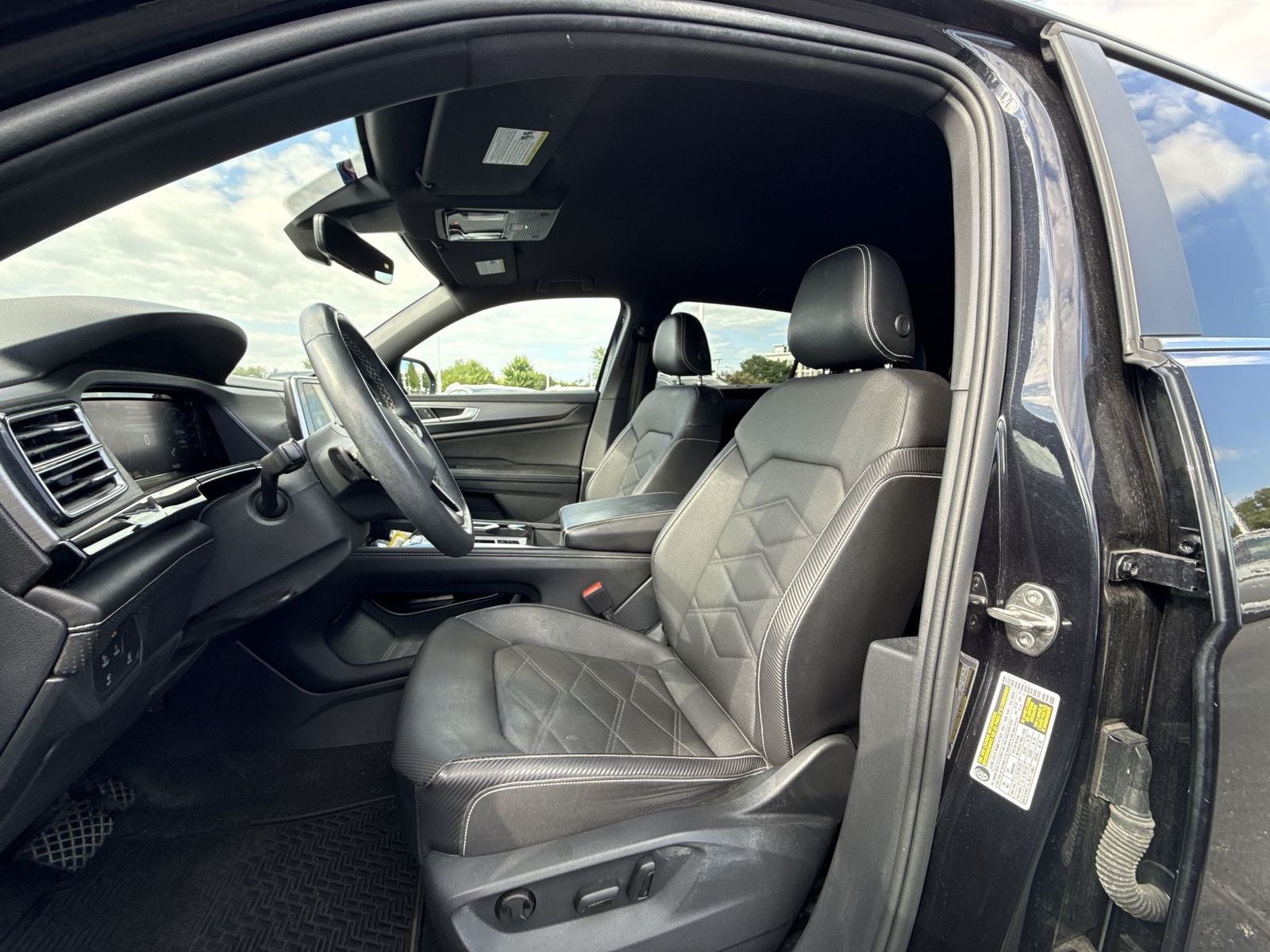 2024 Volkswagen Atlas Cross Sport 2.0T SE w/Technology