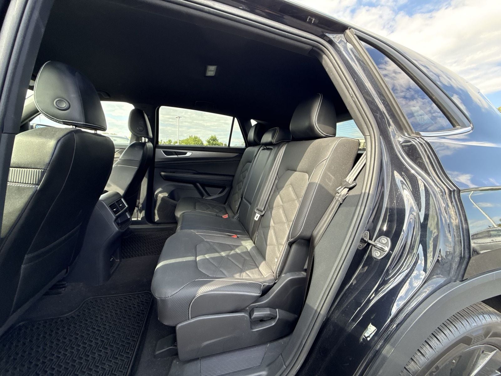 2024 Volkswagen Atlas Cross Sport 2.0T SE w/Technology