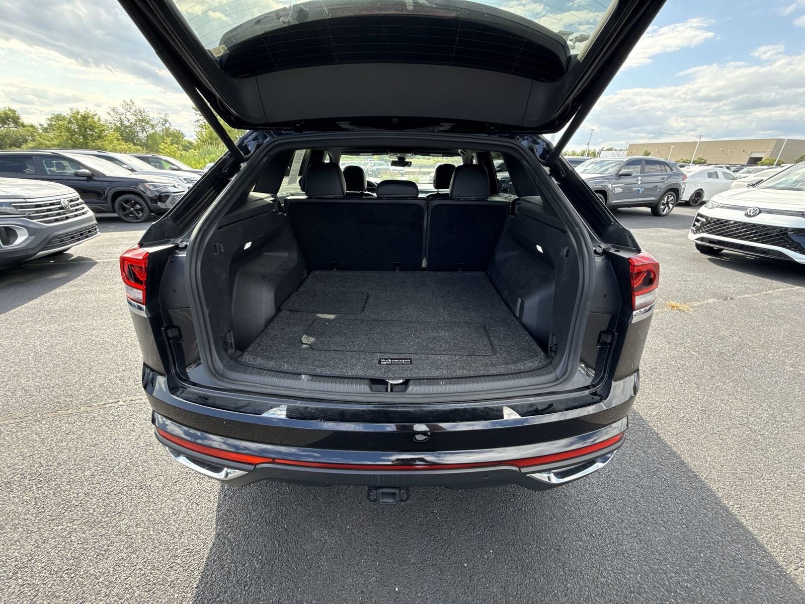 2024 Volkswagen Atlas Cross Sport 2.0T SE w/Technology