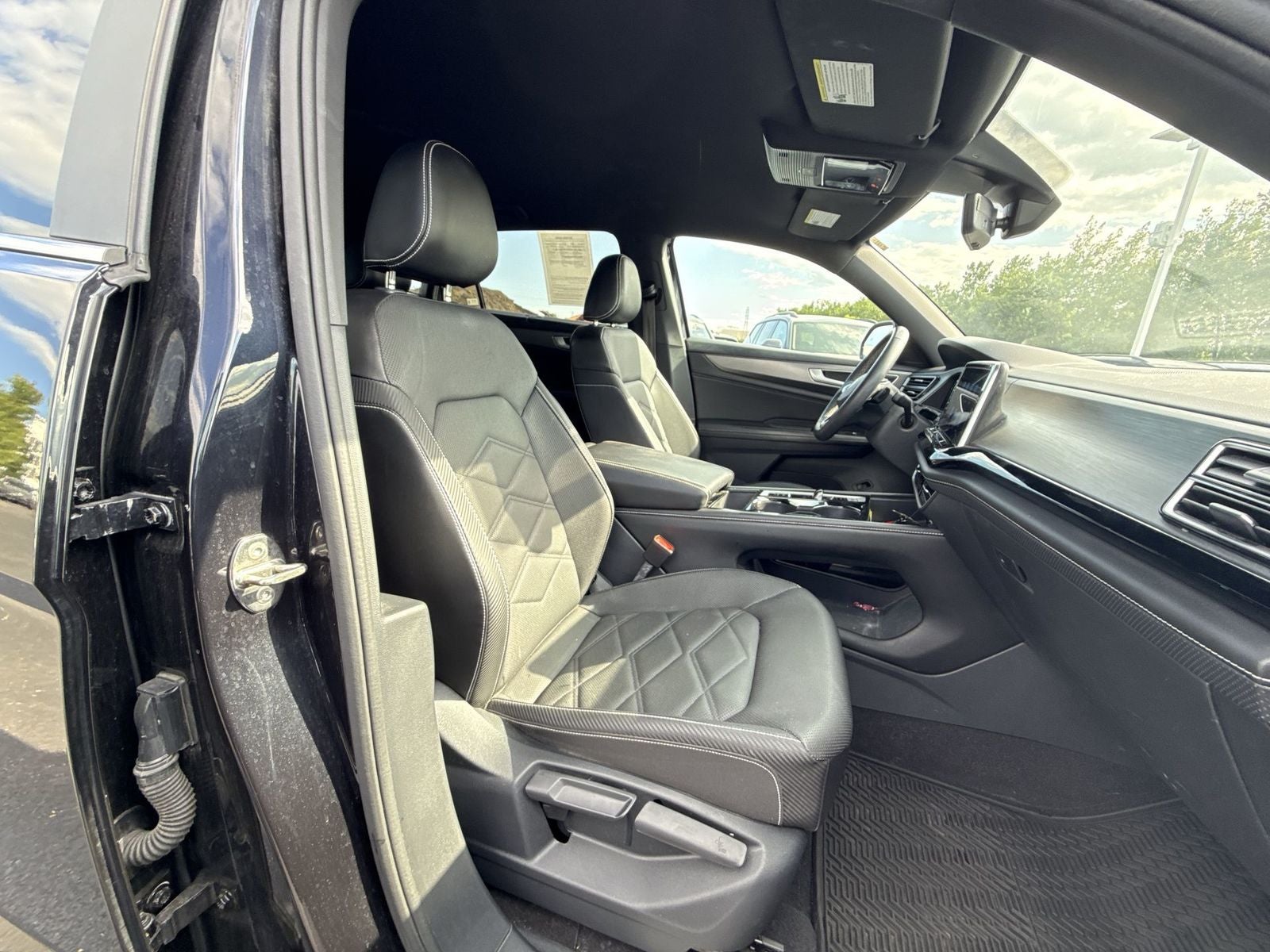 2024 Volkswagen Atlas Cross Sport 2.0T SE w/Technology