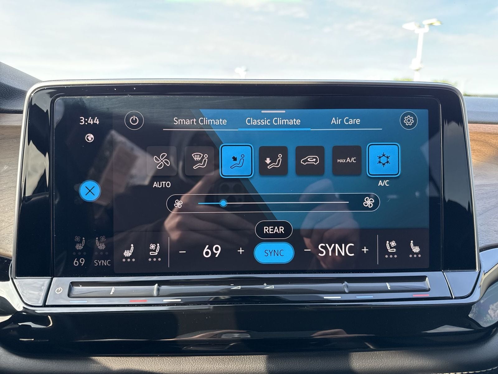 2025 Volkswagen Atlas 2.0T SE